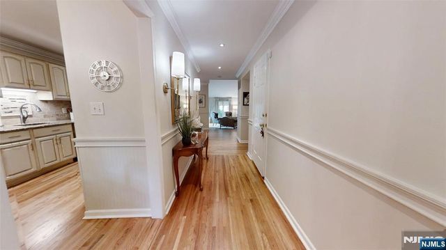 25 Stonegate Drive, Roseland, NJ 07068