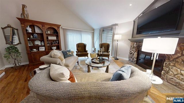 25 Stonegate Drive, Roseland, NJ 07068