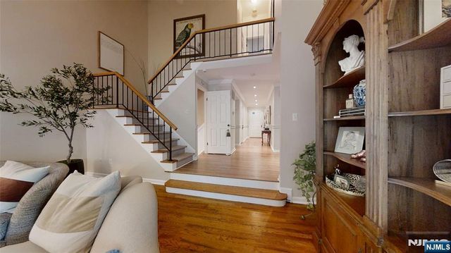 25 Stonegate Drive, Roseland, NJ 07068