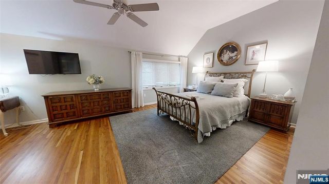 25 Stonegate Drive, Roseland, NJ 07068