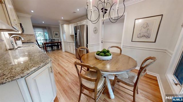 25 Stonegate Drive, Roseland, NJ 07068