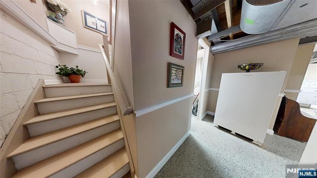 25 Stonegate Drive, Roseland, NJ 07068