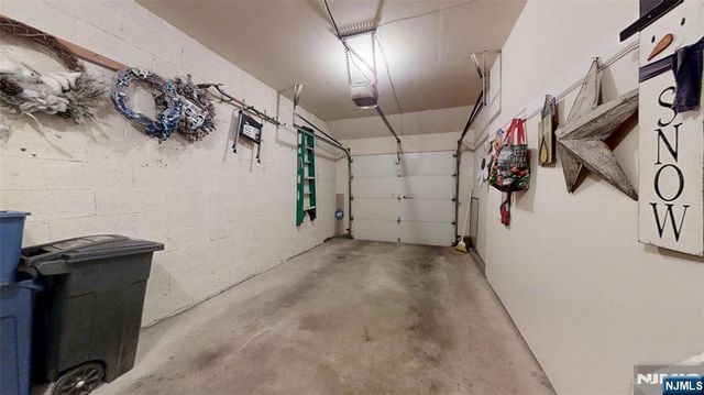25 Stonegate Drive, Roseland, NJ 07068