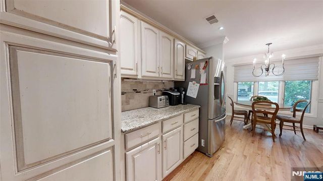 25 Stonegate Drive, Roseland, NJ 07068