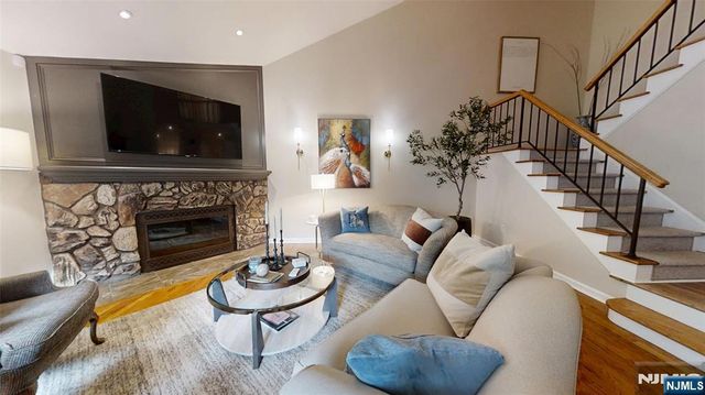 25 Stonegate Drive, Roseland, NJ 07068