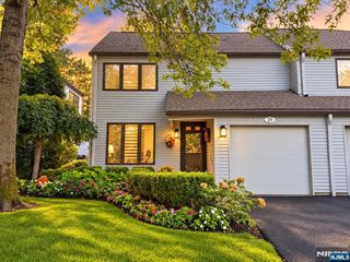 25 Stonegate Drive, Roseland, NJ 07068
