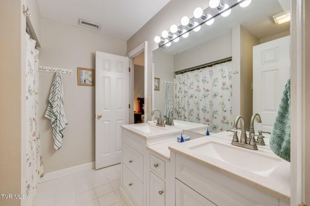 2030 West Manor Court 2030, Kingsport, TN 37660