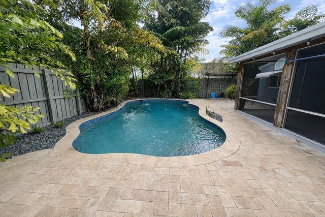 1413 NE 17th Way, Fort Lauderdale, FL 33304