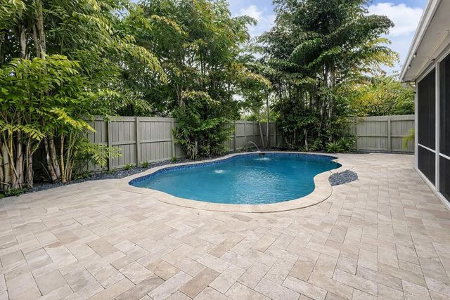 1413 NE 17th Way, Fort Lauderdale, FL 33304