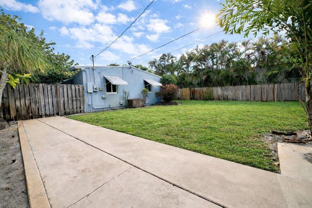 1413 NE 17th Way, Fort Lauderdale, FL 33304