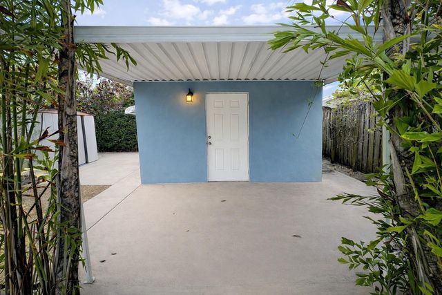 1413 NE 17th Way, Fort Lauderdale, FL 33304