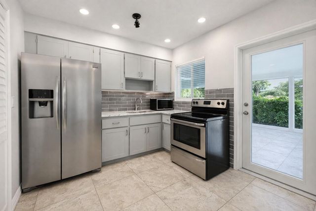 1413 NE 17th Way, Fort Lauderdale, FL 33304