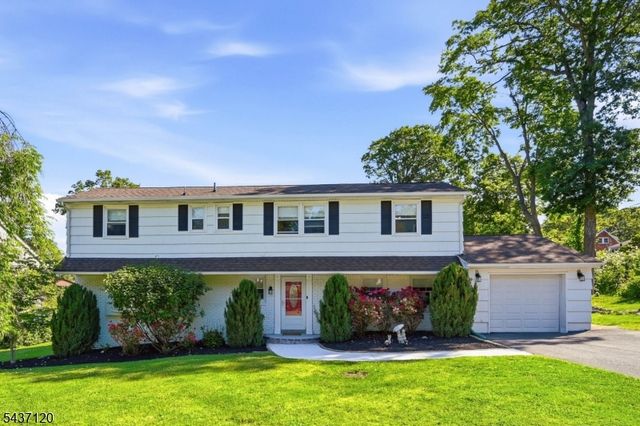101 Walnut St, Oakland Boro, NJ 07436
