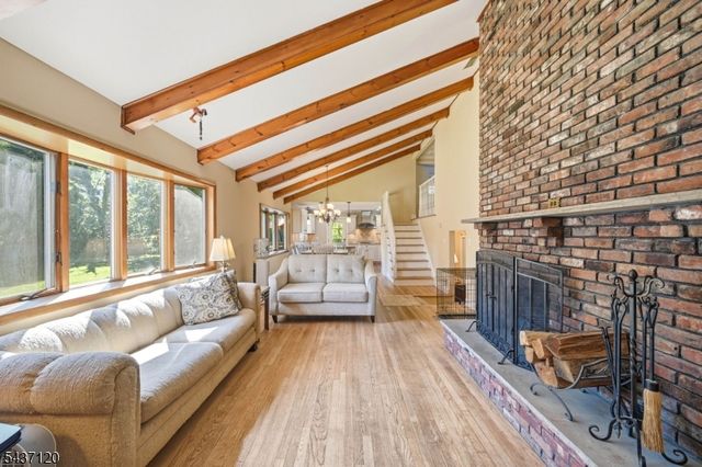 101 Walnut St, Oakland Boro, NJ 07436