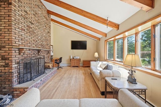 101 Walnut St, Oakland Boro, NJ 07436