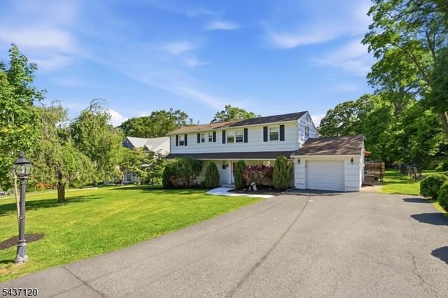 101 Walnut St, Oakland Boro, NJ 07436