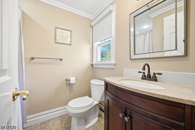 101 Walnut St, Oakland Boro, NJ 07436