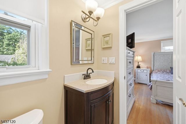 101 Walnut St, Oakland Boro, NJ 07436