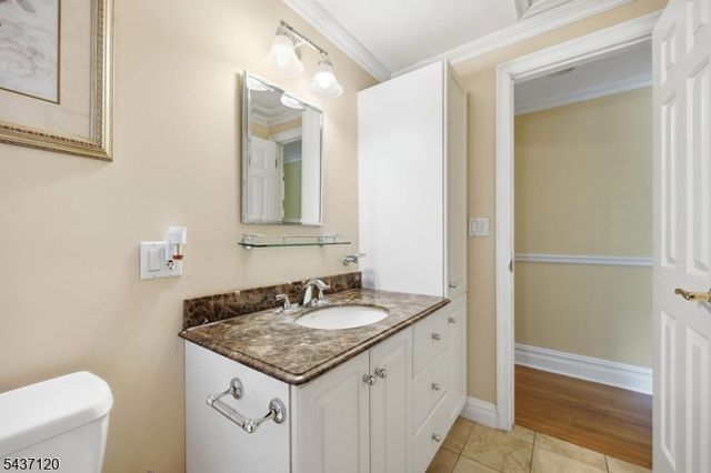 101 Walnut St, Oakland Boro, NJ 07436