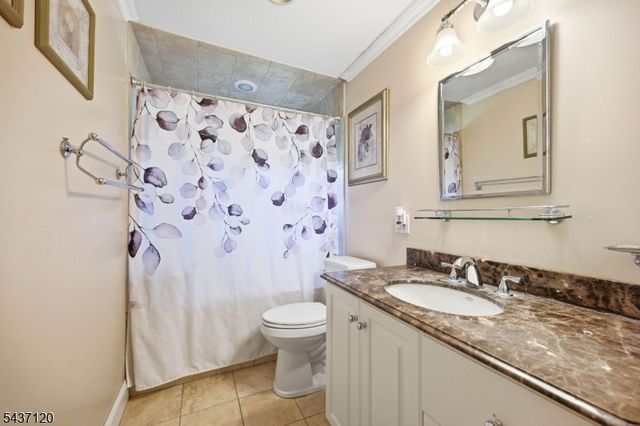 101 Walnut St, Oakland Boro, NJ 07436