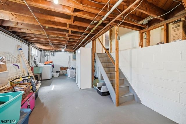 101 Walnut St, Oakland Boro, NJ 07436