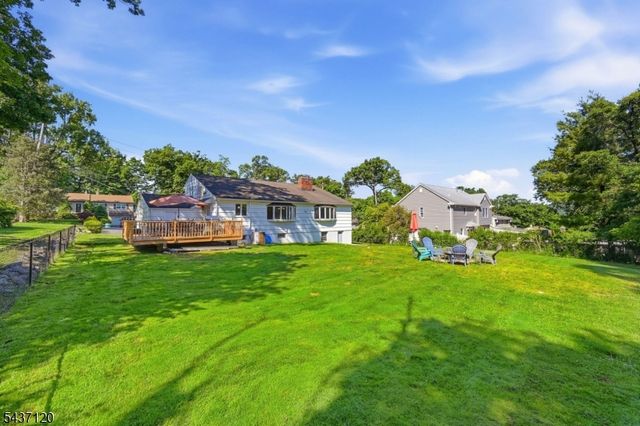 101 Walnut St, Oakland Boro, NJ 07436