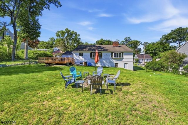 101 Walnut St, Oakland Boro, NJ 07436