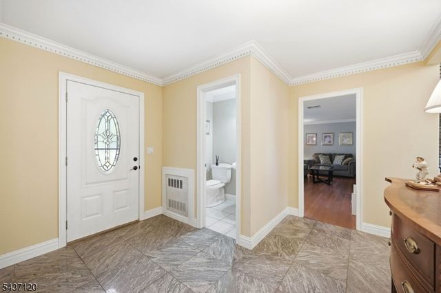 101 Walnut St, Oakland Boro, NJ 07436