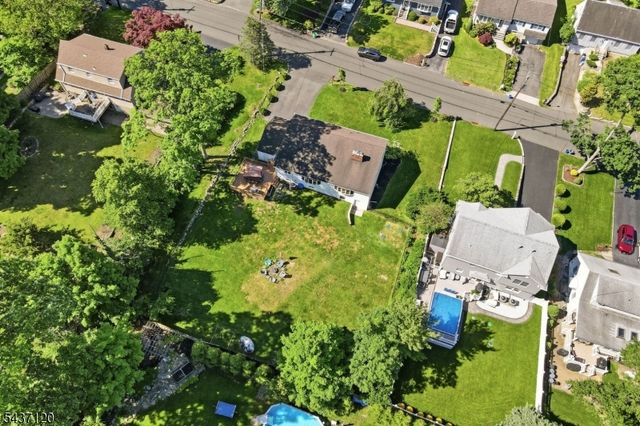 101 Walnut St, Oakland Boro, NJ 07436