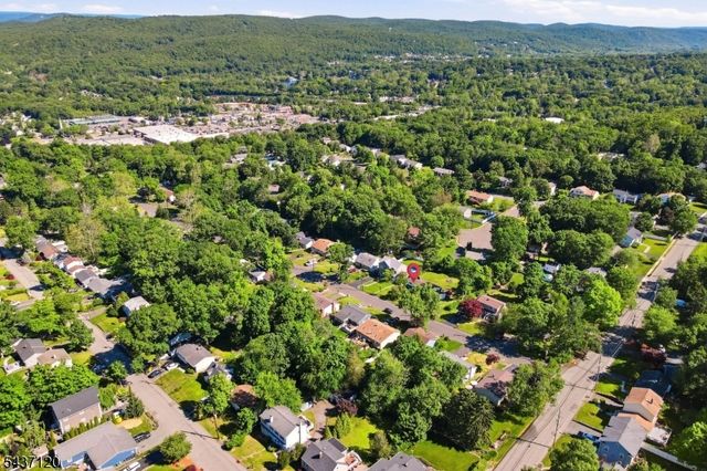 101 Walnut St, Oakland Boro, NJ 07436