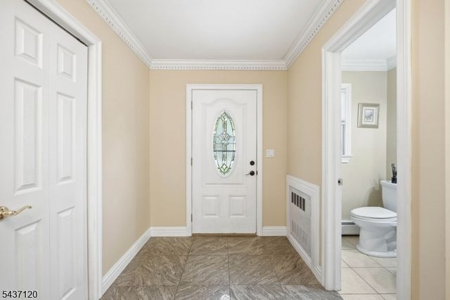101 Walnut St, Oakland Boro, NJ 07436