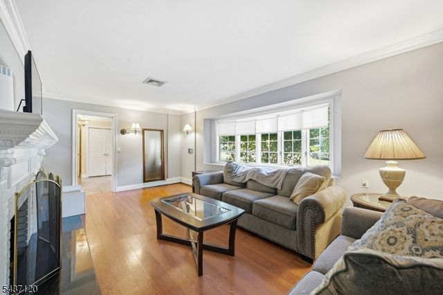 101 Walnut St, Oakland Boro, NJ 07436