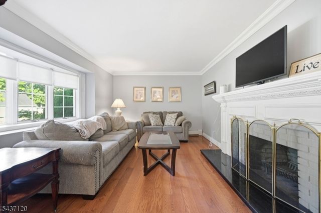 101 Walnut St, Oakland Boro, NJ 07436
