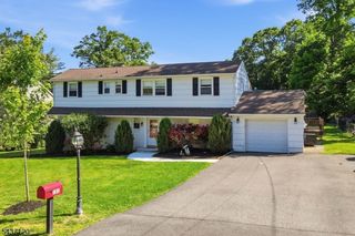 101 Walnut St, Oakland Boro, NJ 07436