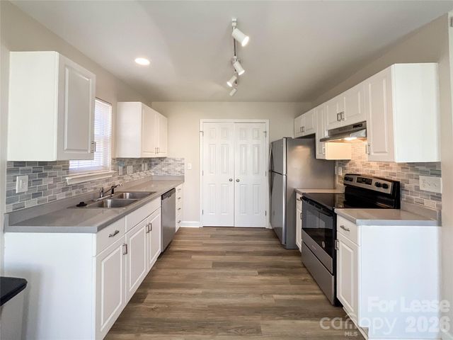 7305 Rosehall Drive, Charlotte, NC 28227