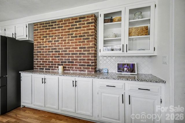 1140 Knollwood Drive, Claremont, NC 28610