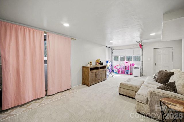 1140 Knollwood Drive, Claremont, NC 28610