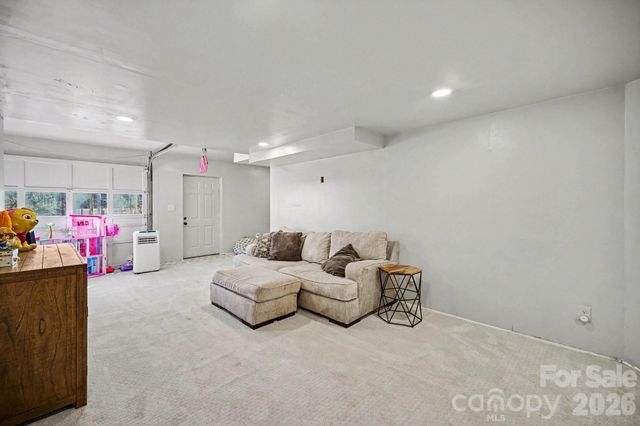 1140 Knollwood Drive, Claremont, NC 28610