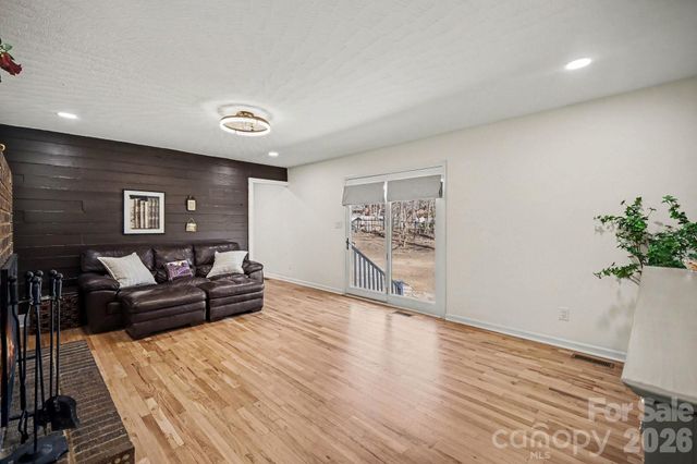 1140 Knollwood Drive, Claremont, NC 28610