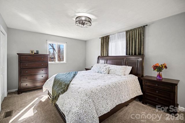 1140 Knollwood Drive, Claremont, NC 28610