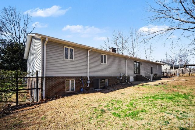 1140 Knollwood Drive, Claremont, NC 28610