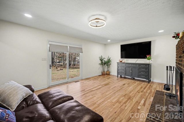 1140 Knollwood Drive, Claremont, NC 28610