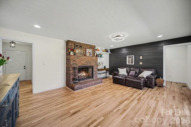 1140 Knollwood Drive, Claremont, NC 28610