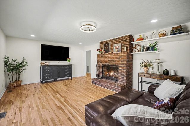 1140 Knollwood Drive, Claremont, NC 28610