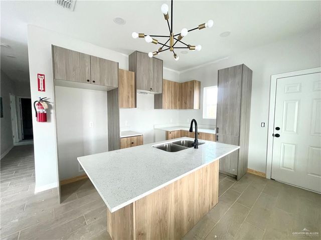 2409 S Hilltop Avenue, Edinburg, TX 78542