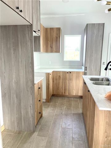 2409 S Hilltop Avenue, Edinburg, TX 78542