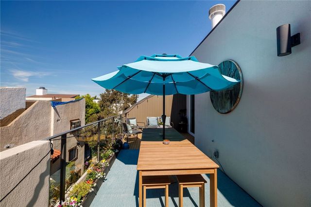 647 2nd, Hermosa Beach, CA 90254