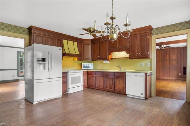 202 Dawson DR, Seaford, VA 23696