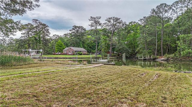 202 Dawson DR, Seaford, VA 23696