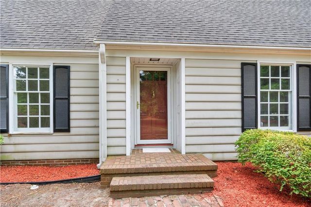 202 Dawson DR, Seaford, VA 23696